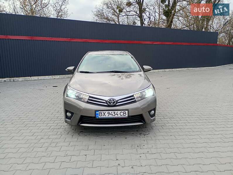 Седан Toyota Corolla 2013 в Мирополі