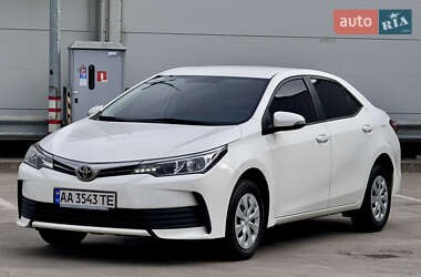 Седан Toyota Corolla 2017 в 