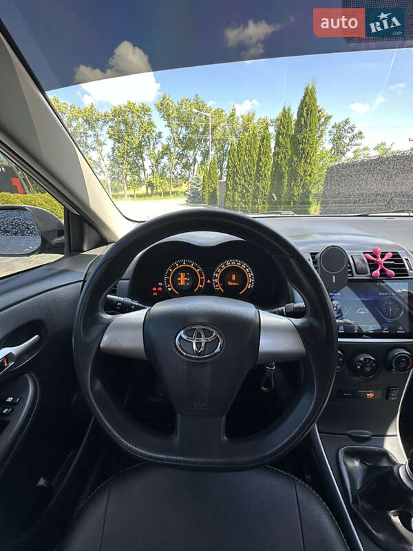 Седан Toyota Corolla 2011 в Самборе
