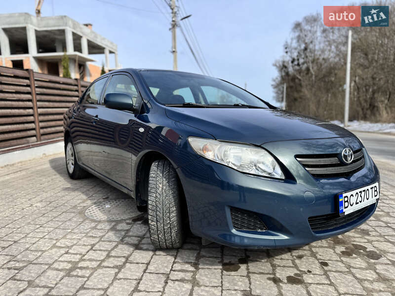Седан Toyota Corolla 2008 в Львові