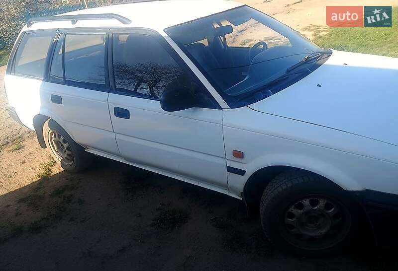 Хэтчбек Toyota Corolla 1988 в 