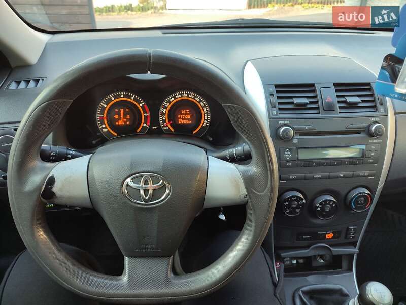 Седан Toyota Corolla 2011 в Дніпрі