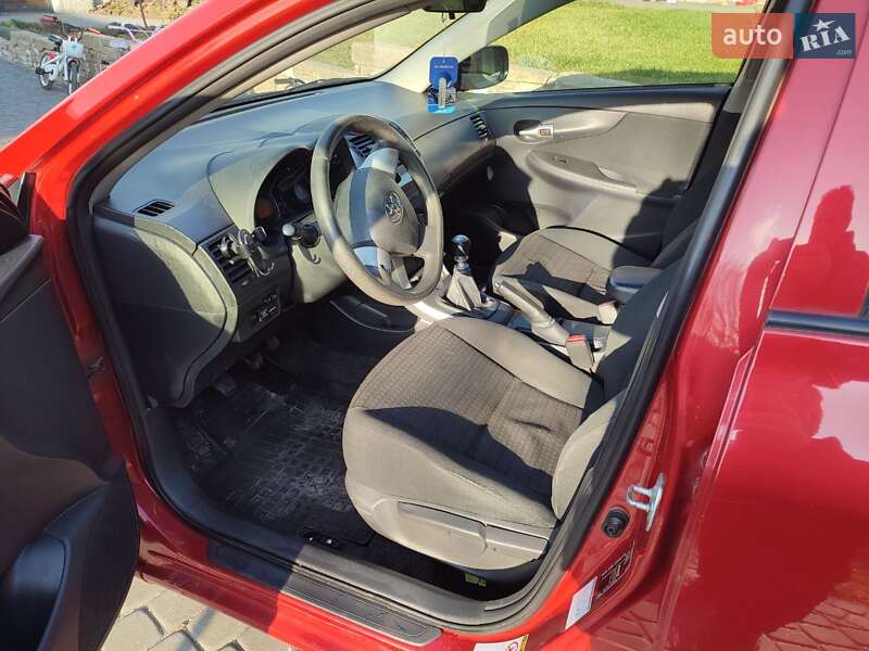 Седан Toyota Corolla 2011 в Дніпрі