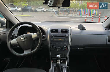 Седан Toyota Corolla 2011 в 
