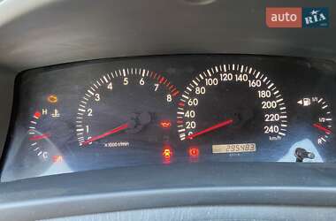 Хетчбек Toyota Corolla 2002 в 