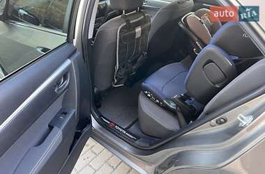 Седан Toyota Corolla 2017 в 