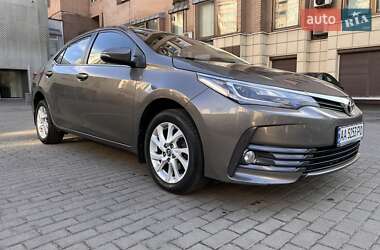 Седан Toyota Corolla 2017 в 