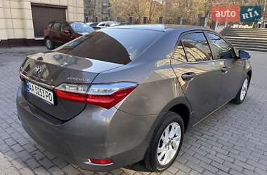Седан Toyota Corolla 2017 в 