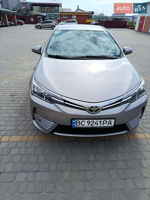 Седан Toyota Corolla 2018 в Львові