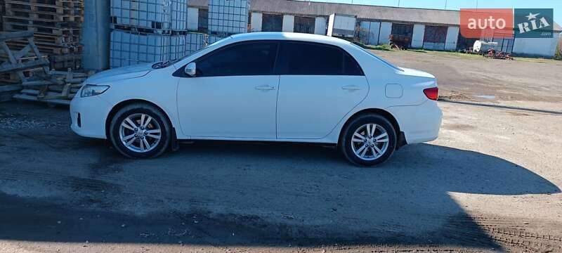 Седан Toyota Corolla 2011 в Вижнице