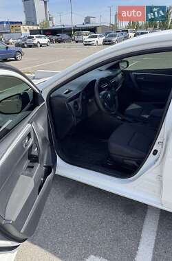 Седан Toyota Corolla 2017 в 