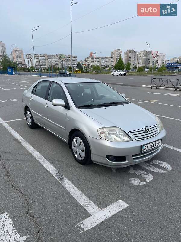 Седан Toyota Corolla 2005 в 