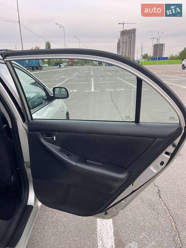 Седан Toyota Corolla 2005 в Киеве