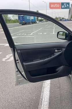 Седан Toyota Corolla 2005 в 