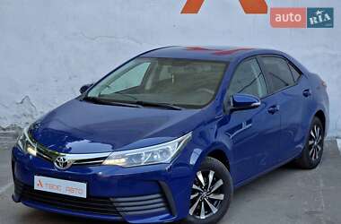 Седан Toyota Corolla 2018 в 