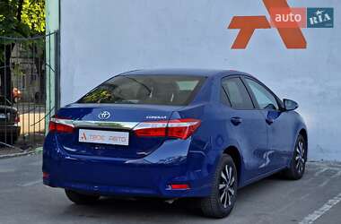 Седан Toyota Corolla 2018 в 