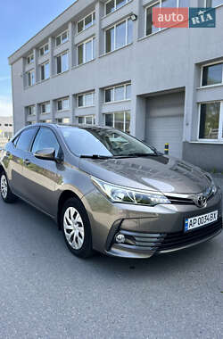 Седан Toyota Corolla 2017 в 