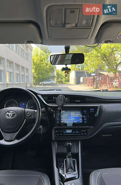 Седан Toyota Corolla 2017 в 
