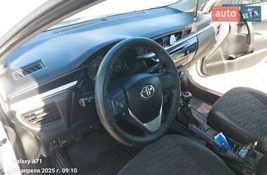 Седан Toyota Corolla 2014 в 