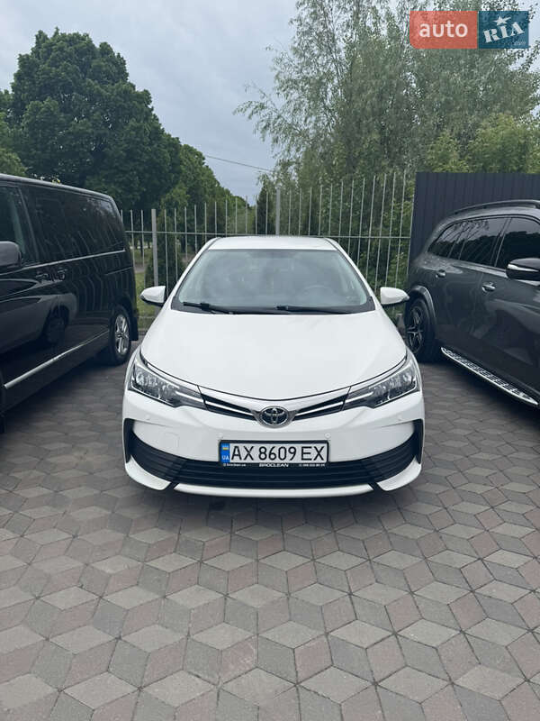 Седан Toyota Corolla 2016 в 