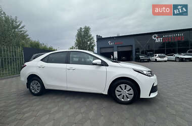 Седан Toyota Corolla 2016 в 