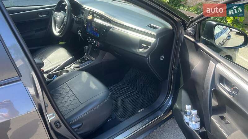 Седан Toyota Corolla 2015 в Харькове