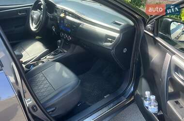 Седан Toyota Corolla 2015 в 