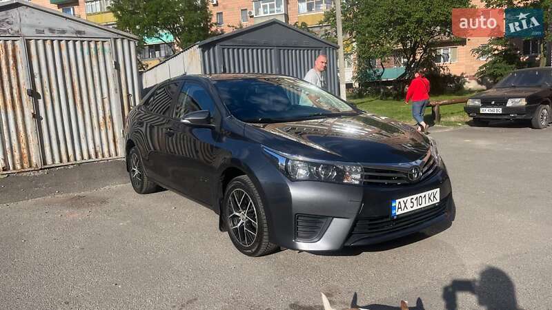 Седан Toyota Corolla 2015 в Харькове