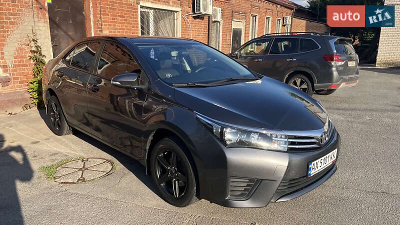 Седан Toyota Corolla 2015 в 