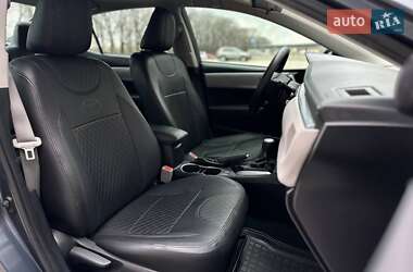 Седан Toyota Corolla 2015 в 