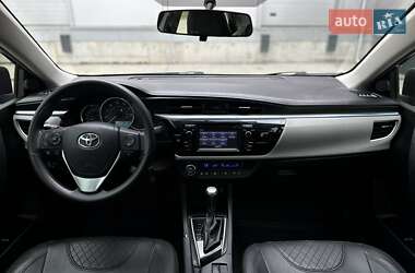 Седан Toyota Corolla 2015 в 