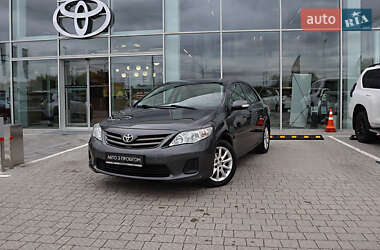 Седан Toyota Corolla 2013 в Ровно
