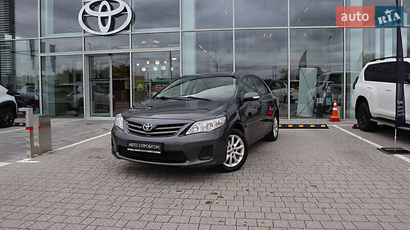 Седан Toyota Corolla 2013 в 