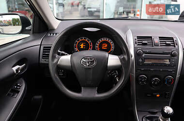 Седан Toyota Corolla 2013 в 