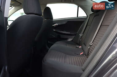Седан Toyota Corolla 2013 в 