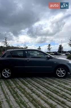 Хетчбек Toyota Corolla 2004 в 
