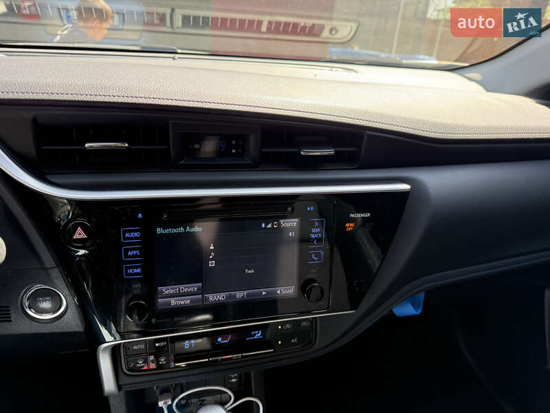 Седан Toyota Corolla 2017 в Кропивницькому