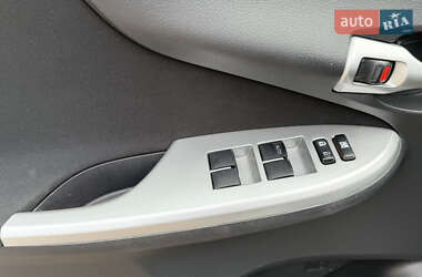 Седан Toyota Corolla 2010 в 