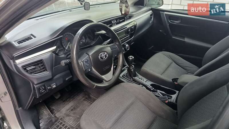 Седан Toyota Corolla 2013 в Мирополі