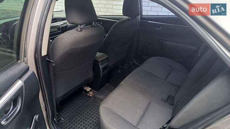 Седан Toyota Corolla 2013 в Мирополі