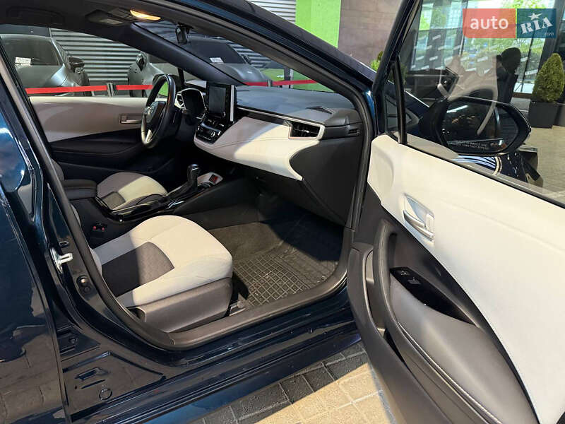 Хэтчбек Toyota Corolla 2021 в Киеве