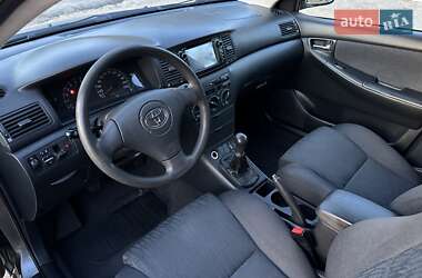 Седан Toyota Corolla 2004 в 