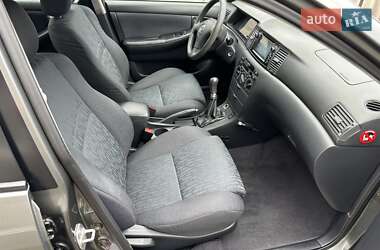 Седан Toyota Corolla 2004 в 
