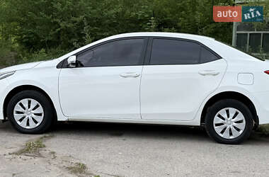 Седан Toyota Corolla 2017 в 