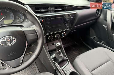 Седан Toyota Corolla 2017 в 
