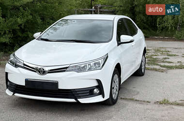 Седан Toyota Corolla 2017 в 