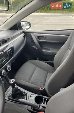 Седан Toyota Corolla 2015 в 