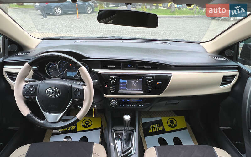 Седан Toyota Corolla 2016 в Львове