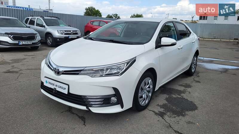 Седан Toyota Corolla 2018 в 