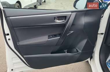 Седан Toyota Corolla 2018 в 